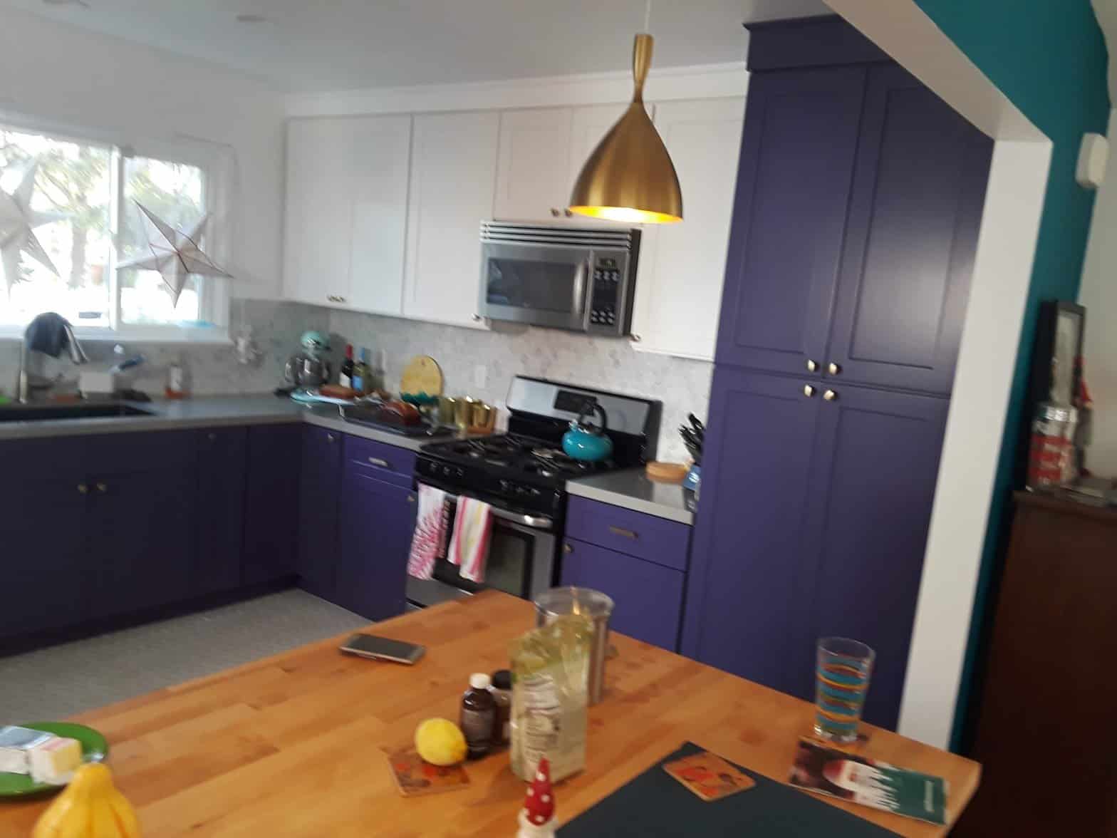 Modern kitchen remodel with custom cabinetry by Hollywood Contractor Corp in Los Angeles